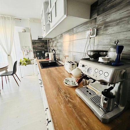 The Airport Loft Apartment Otopeni Luaran gambar