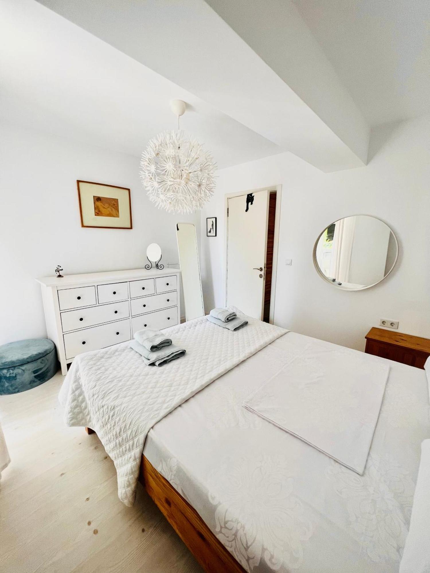 The Airport Loft Apartment Otopeni Luaran gambar